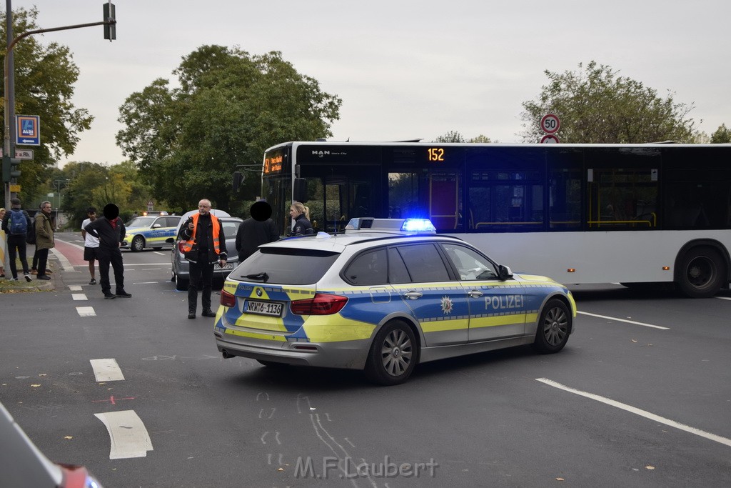 VU Bus Pkw Koeln Porz Gremberghoven Steinstr Konrad Adenauerstr P19.JPG - Miklos Laubert